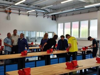 AC468F90-FD1C-4C6C-8770-A18BA532B10E