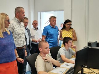 C8EB73A6-ADEC-44DD-93A5-A888BCBFEB1C